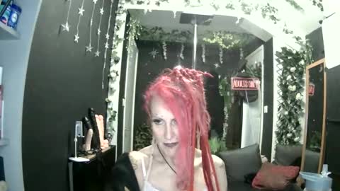 Snapshot of saucysky chatting on June 6, 8:46 pm SaucySky online show from June 6, 8:46 pm