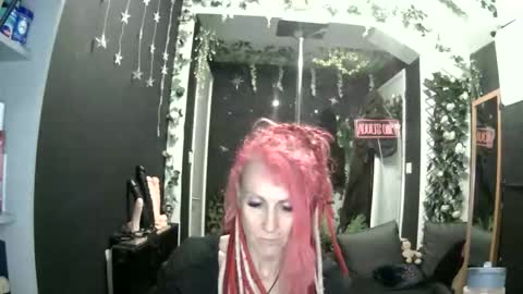 Snapshot of saucysky chatting on June 7, 8:45 pm SaucySky online show from June 7, 8:45 pm