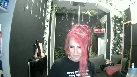 Snapshot of saucysky chatting on June 8, 8:42 pm SaucySky online show from June 8, 8:42 pm
