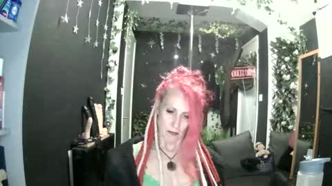 Snapshot of saucysky chatting on June 9, 8:42 pm SaucySky online show from June 9, 8:42 pm