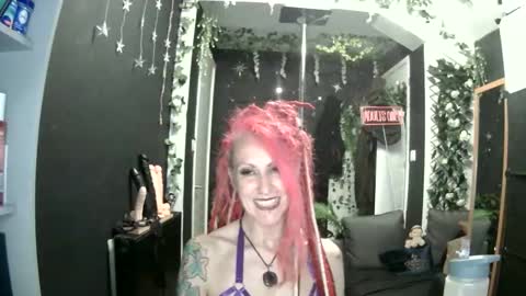 Snapshot of saucysky chatting on June 10, 9:14 pm SaucySky online show from June 10, 9:14 pm