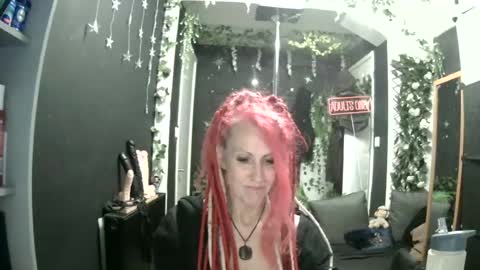 Snapshot of saucysky chatting on June 11, 9:57 pm SaucySky online show from June 11, 9:57 pm