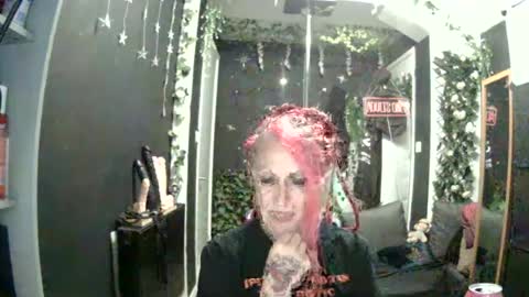 Snapshot of saucysky chatting on June 13, 12:30 am SaucySky online show from June 13, 12:30 am
