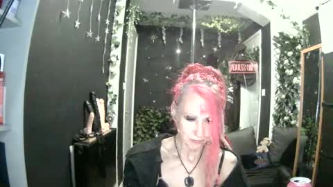 Snapshot of saucysky chatting on June 13, 11:13 pm SaucySky online show from June 13, 11:13 pm