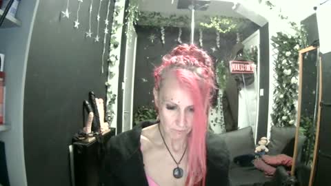 Snapshot of saucysky chatting on June 14, 8:33 pm SaucySky online show from June 14, 8:33 pm