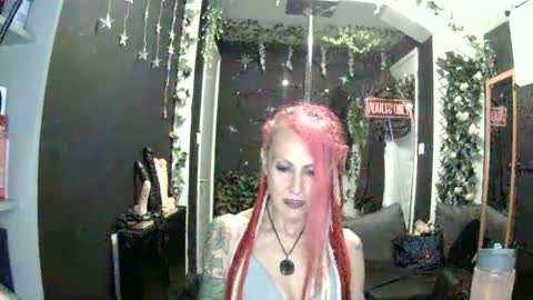 Snapshot of saucysky chatting on June 15, 8:55 pm SaucySky online show from June 15, 8:55 pm