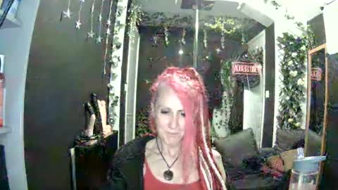 Snapshot of saucysky chatting on June 16, 9:50 pm SaucySky online show from June 16, 9:50 pm