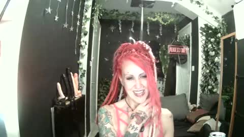 Snapshot of saucysky chatting on June 19, 7:28 pm SaucySky online show from June 19, 7:28 pm