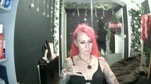 Snapshot of saucysky chatting on July 15, 9:20 pm SaucySky online show from July 15, 9:20 pm
