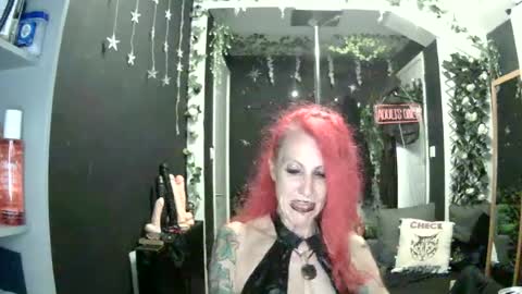 Snapshot of saucysky chatting on July 18, 8:45 pm SaucySky online show from July 18, 8:45 pm