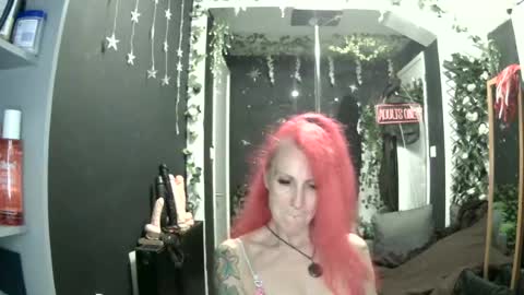 Snapshot of saucysky chatting on July 22, 9:06 pm SaucySky online show from July 22, 9:06 pm