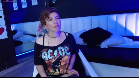 Snapshot of sauvage_lilith chatting on November 21, 3:33 pm lilith online show from November 21, 3:33 pm