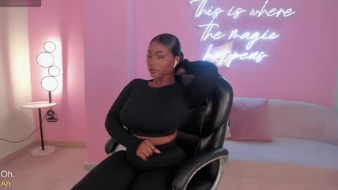 S a v a n n a h  online show from April 28, 12:54 pm