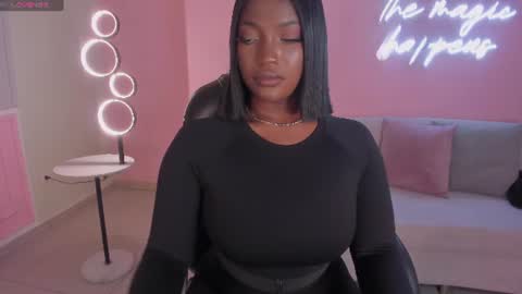 S a v a n n a h  online show from June 15, 1:24 pm
