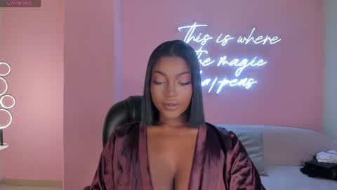 S a v a n n a h  online show from June 18, 11:58 am