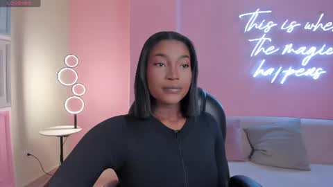 S a v a n n a h  online show from June 19, 11:14 am