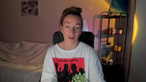 Snapshot of save_the_qween chatting on September 10, 12:16 pm save the qween online show from September 10, 12:16 pm