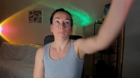 Snapshot of save_the_qween chatting on November 9, 7:28 am save the qween online show from November 9, 7:28 am