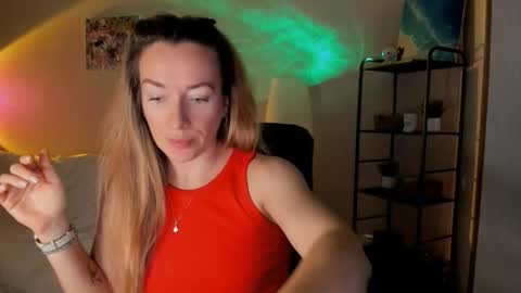 Snapshot of save_the_qween chatting on November 10, 6:12 am save the qween online show from November 10, 6:12 am