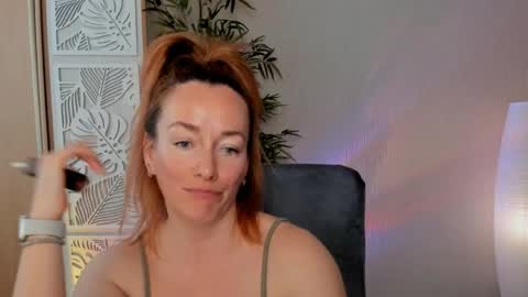Snapshot of save_the_qween chatting on May 6, 7:35 am save the qween online show from May 6, 7:35 am