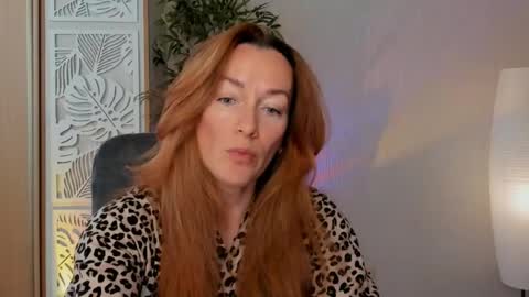 Snapshot of save_the_qween chatting on May 13, 7:28 am save the qween online show from May 13, 7:28 am