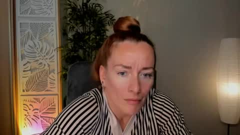 Snapshot of save_the_qween chatting on June 4, 12:11 pm save the qween online show from June 4, 12:11 pm