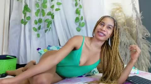 Snapshot of savory_pussy18 chatting on May 20, 9:10 pm savory_pussy18 online show from May 20, 9:10 pm