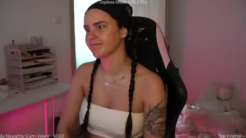 Snapshot of savvage_play chatting on May 15, 11:17 am Naomi online show from May 15, 11:17 am