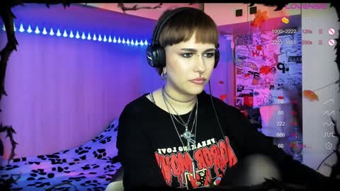 Snapshot of say_mary chatting on December 8, 10:41 am pronoun she. name Mary. age 21. online show from December 8, 10:41 am