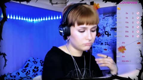 Snapshot of say_mary chatting on December 16, 2:15 am pronoun she. name Mary. age 21. online show from December 16, 2:15 am