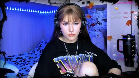 Snapshot of say_mary chatting on December 16, 8:48 pm pronoun she. name Mary. age 21. online show from December 16, 8:48 pm