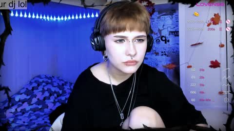 Snapshot of say_mary chatting on December 23, 12:35 am pronoun she. name Mary. age 21. online show from December 23, 12:35 am