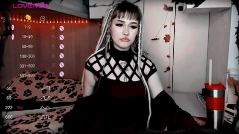 Snapshot of say_mary chatting on January 7, 6:24 pm pronoun she. name Mary. age 21. online show from January 7, 6:24 pm