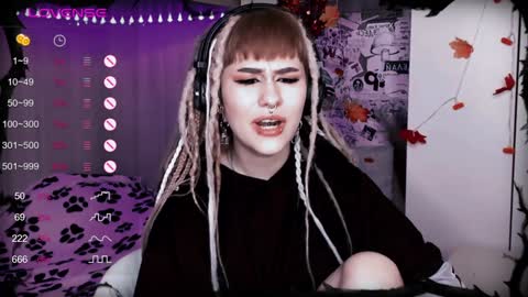 Snapshot of say_mary chatting on January 8, 11:30 pm pronoun she. name Mary. age 21. online show from January 8, 11:30 pm