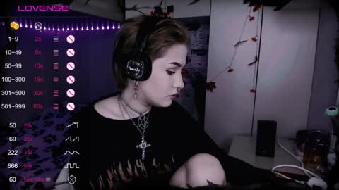 Snapshot of say_mary chatting on January 14, 10:48 am pronoun she. name Mary. age 21. online show from January 14, 10:48 am