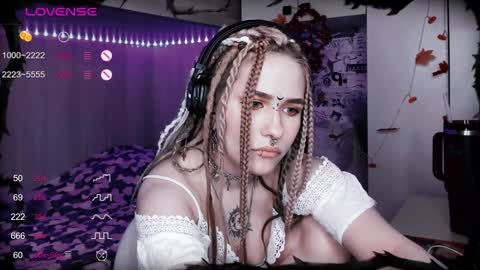 Snapshot of say_mary chatting on January 17, 6:44 pm pronoun she. name Mary. age 21. online show from January 17, 6:44 pm