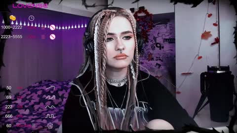 Snapshot of say_mary chatting on January 19, 9:33 am pronoun she. name Mary. age 21. online show from January 19, 9:33 am