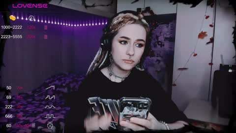 Snapshot of say_mary chatting on January 19, 12:39 pm pronoun she. name Mary. age 21. online show from January 19, 12:39 pm