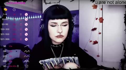 Snapshot of say_mary chatting on February 14, 3:05 pm pronoun she. name Mary. age 21. online show from February 14, 3:05 pm