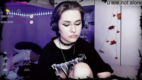 Snapshot of say_mary chatting on February 14, 9:21 pm pronoun she. name Mary. age 21. online show from February 14, 9:21 pm