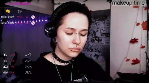 Snapshot of say_mary chatting on February 15, 10:44 am pronoun she. name Mary. age 21. online show from February 15, 10:44 am