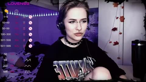 Snapshot of say_mary chatting on February 15, 4:56 pm pronoun she. name Mary. age 21. online show from February 15, 4:56 pm