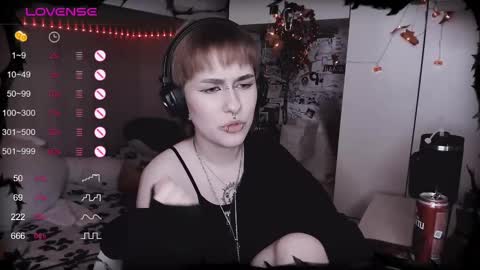 Snapshot of say_mary chatting on February 16, 6:21 pm pronoun she. name Mary. age 21. online show from February 16, 6:21 pm