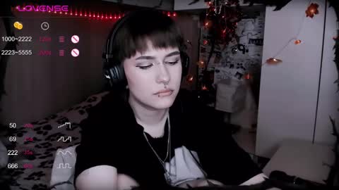 Snapshot of say_mary chatting on February 18, 4:48 pm pronoun she. name Mary. age 21. online show from February 18, 4:48 pm