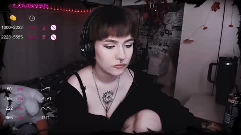 Snapshot of say_mary chatting on February 19, 1:50 pm pronoun she. name Mary. age 21. online show from February 19, 1:50 pm