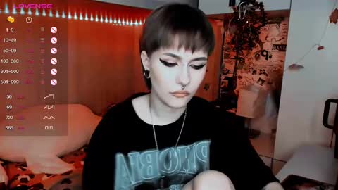 Snapshot of say_mary chatting on February 19, 8:52 pm pronoun she. name Mary. age 21. online show from February 19, 8:52 pm