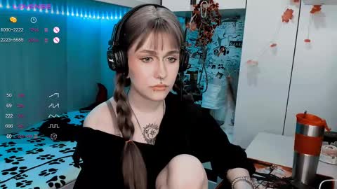 Snapshot of say_mary chatting on February 24, 3:20 pm pronoun she. name Mary. age 21. online show from February 24, 3:20 pm