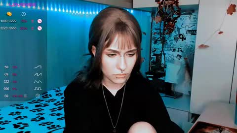 Snapshot of say_mary chatting on February 24, 6:26 pm pronoun she. name Mary. age 21. online show from February 24, 6:26 pm