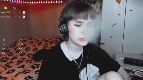 Snapshot of say_mary chatting on March 2, 9:32 pm pronoun she. name Mary. age 21. online show from March 2, 9:32 pm