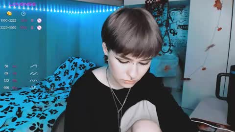 Snapshot of say_mary chatting on March 3, 6:12 pm pronoun she. name Mary. age 21. online show from March 3, 6:12 pm